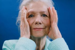 Quelle crème visage après 65 ans? Le guide complet pour bien choisir quelle crème visage après 65 ans