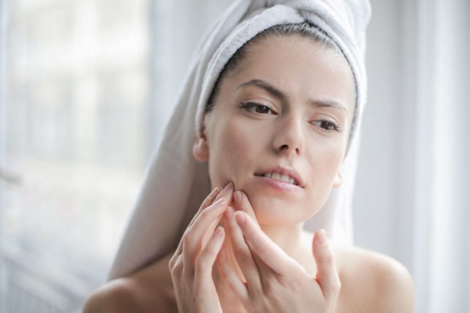 comment cacher un bouton sans maquillage